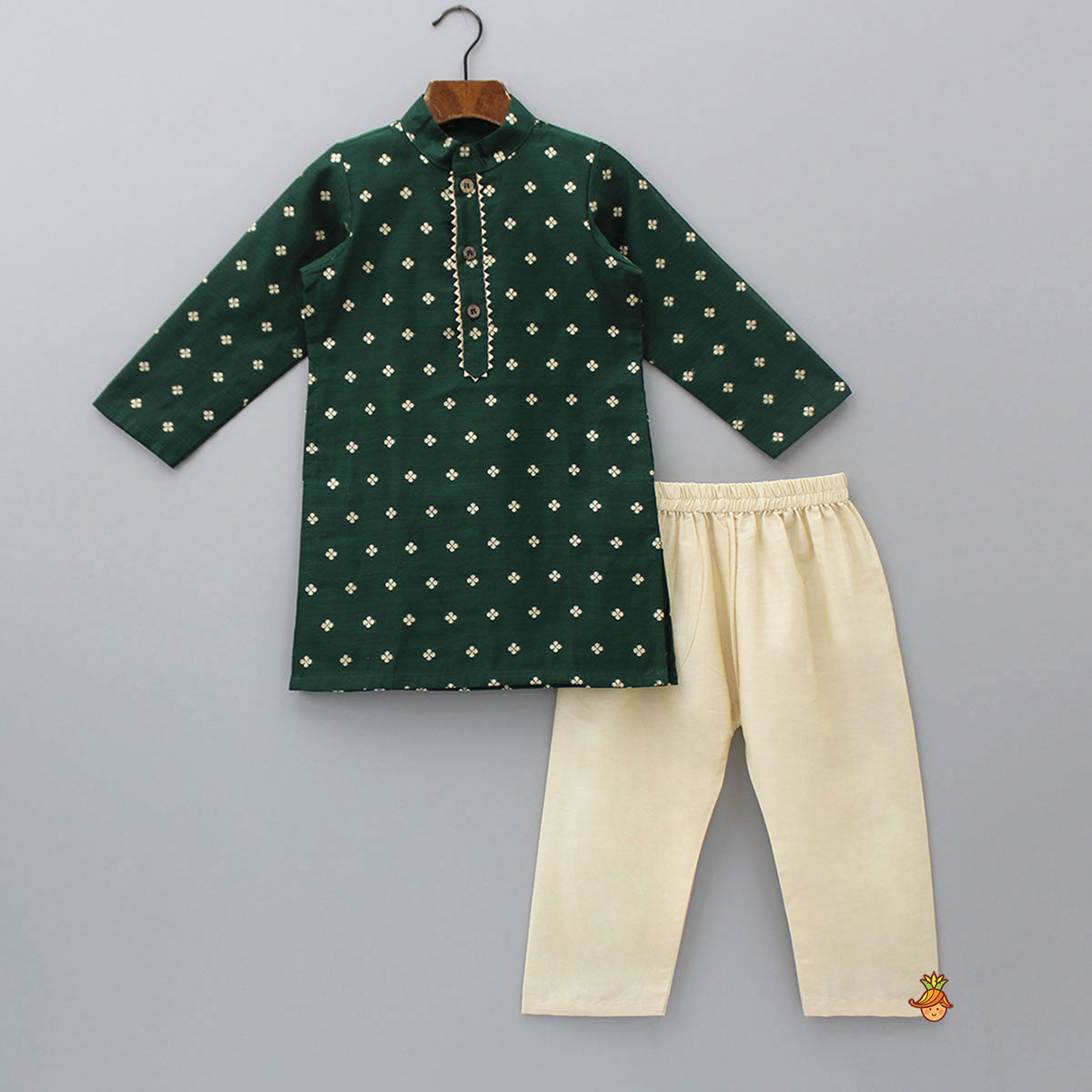 Pre Order: Pockets Detail Chanderi Embroidered Green Kurta And Pyjama