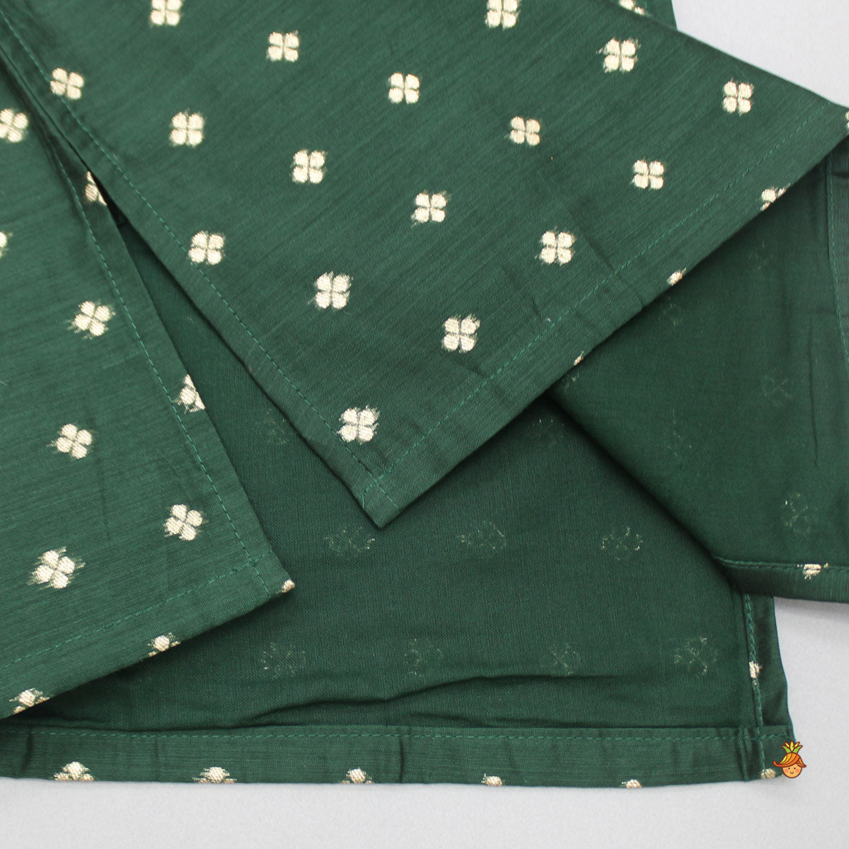 Pre Order: Pockets Detail Chanderi Embroidered Green Kurta And Pyjama