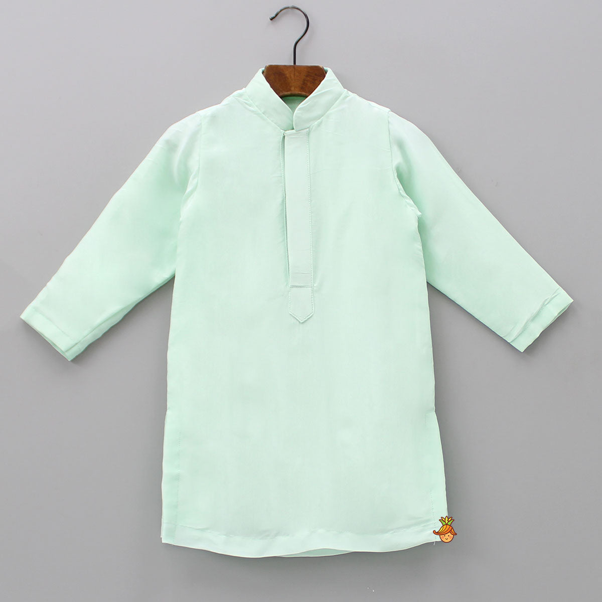 Pre Order: Green Mandarin Collar Kurta With Contrasting Brooch Adorned Jacket And Churidar