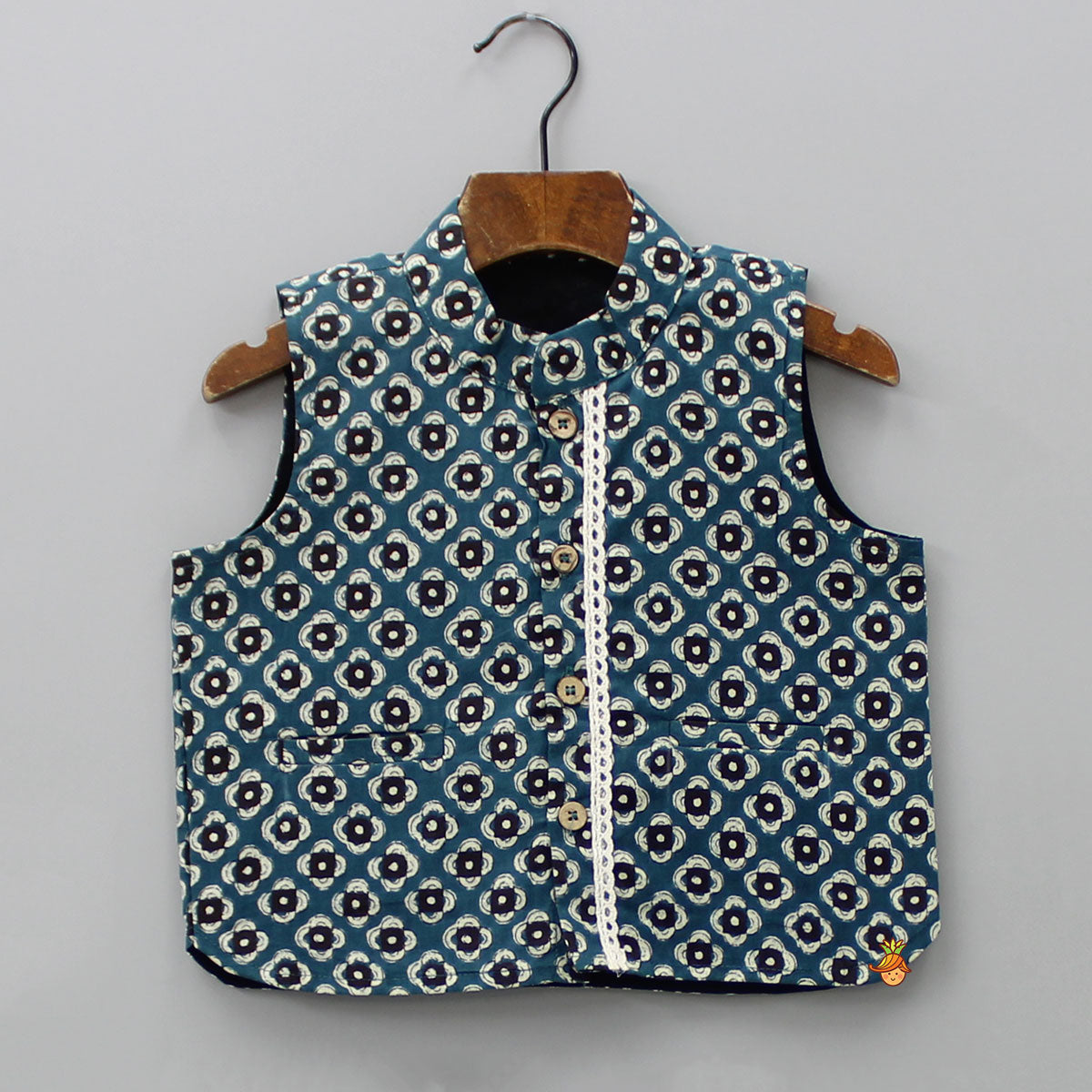 Pre Order: Pockets Detail Black Kurta With Printed Jacket And Pyjama