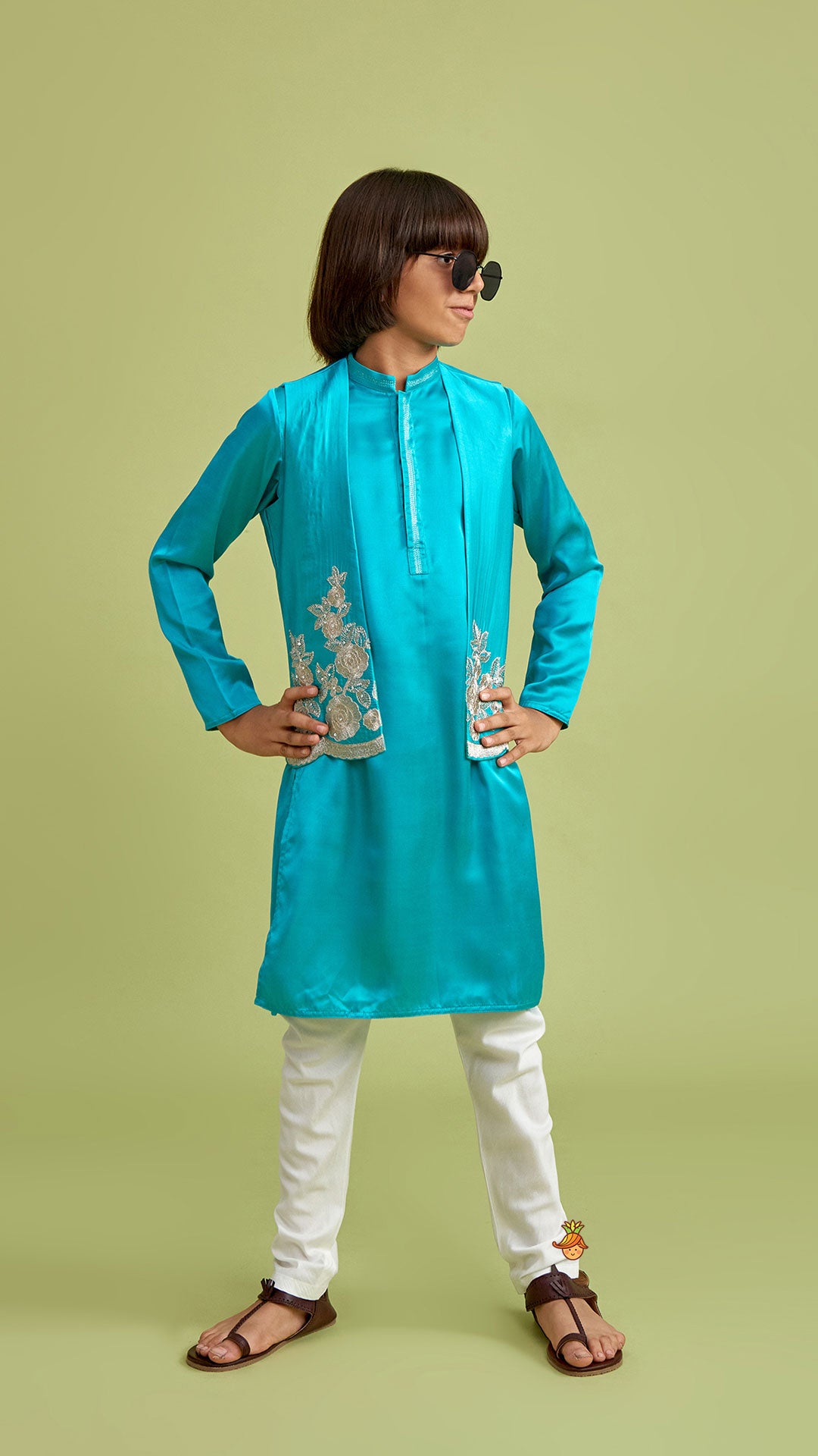 Pre Order: Green Kurta With Embroidered Open Jacket And Pyjama