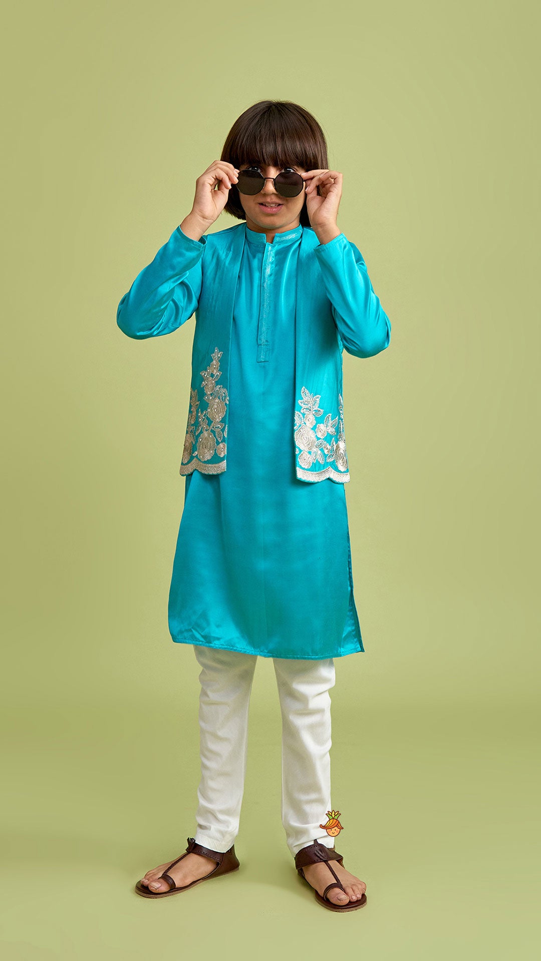 Pre Order: Green Kurta With Embroidered Open Jacket And Pyjama