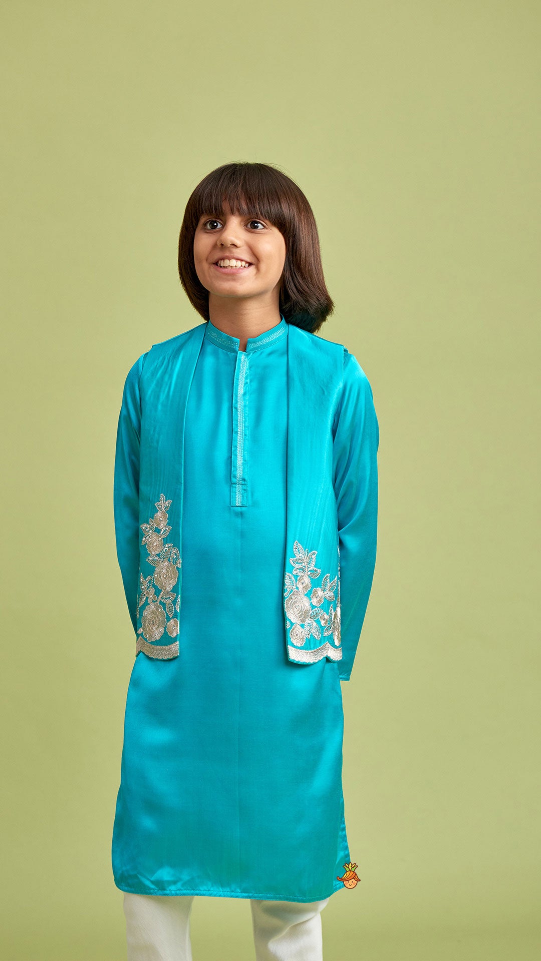 Pre Order: Green Kurta With Embroidered Open Jacket And Pyjama