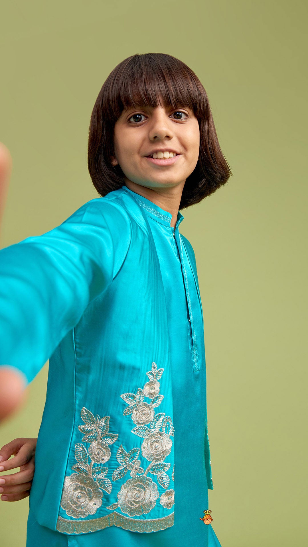 Pre Order: Green Kurta With Embroidered Open Jacket And Pyjama