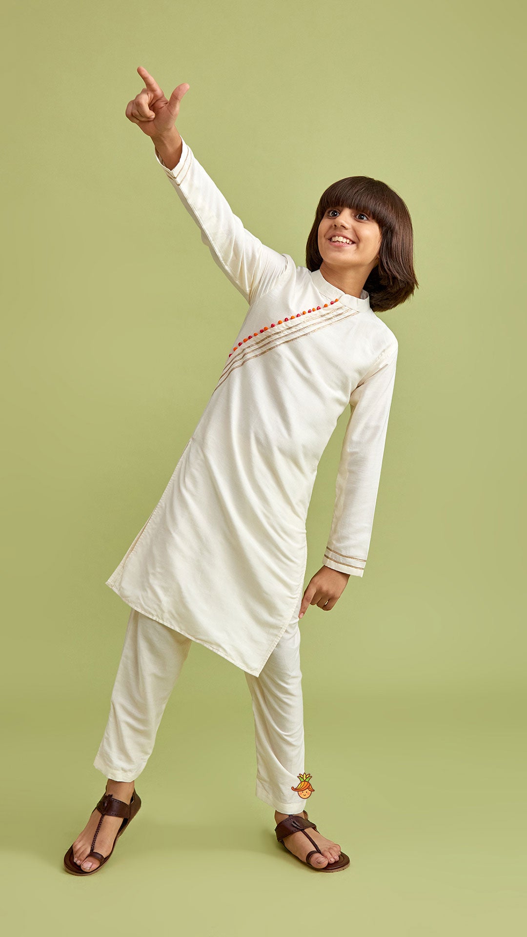 Pre Order: Slant Hook Placket Off-White Kurta And Pyjama