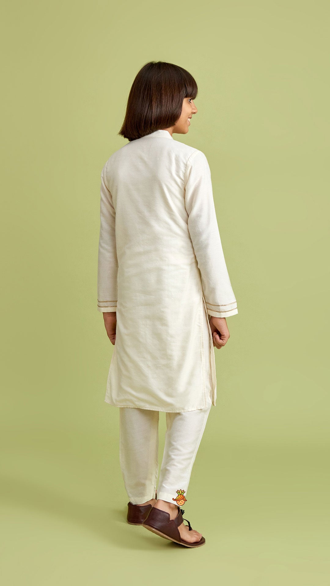 Pre Order: Slant Hook Placket Off-White Kurta And Pyjama