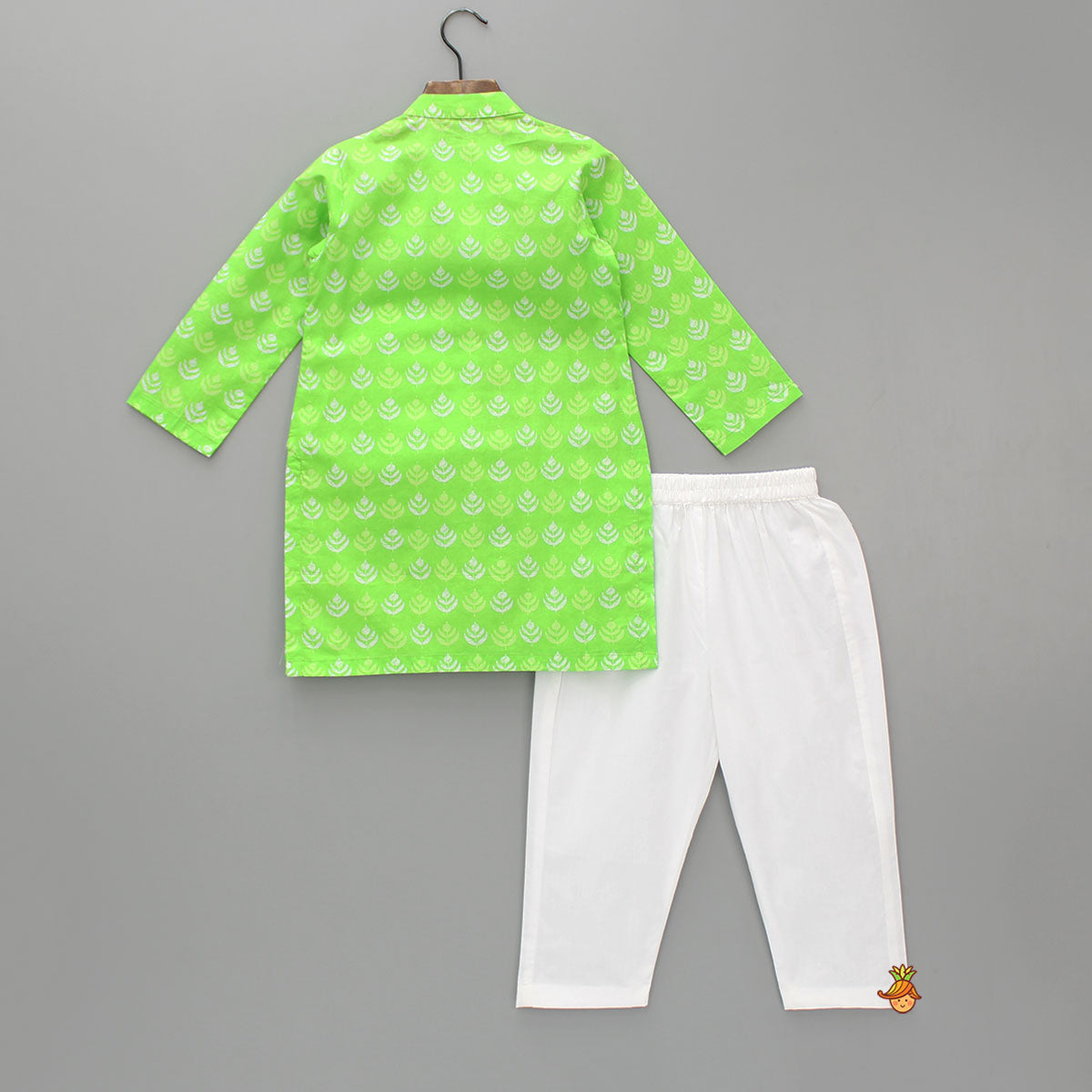 Pre Order: Green Printed Kurta With One Side Flap And Pyjama