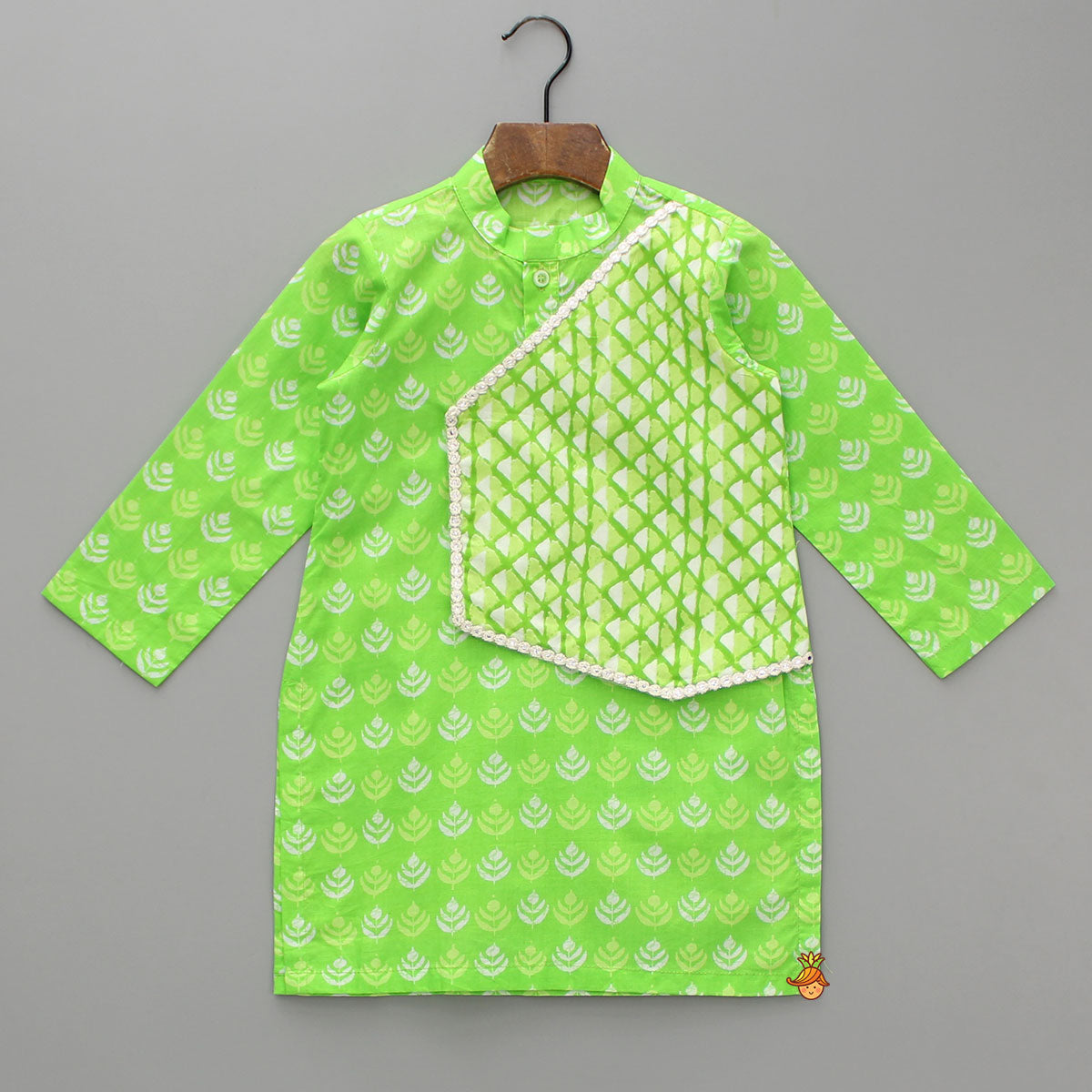 Pre Order: Green Printed Kurta With One Side Flap And Pyjama