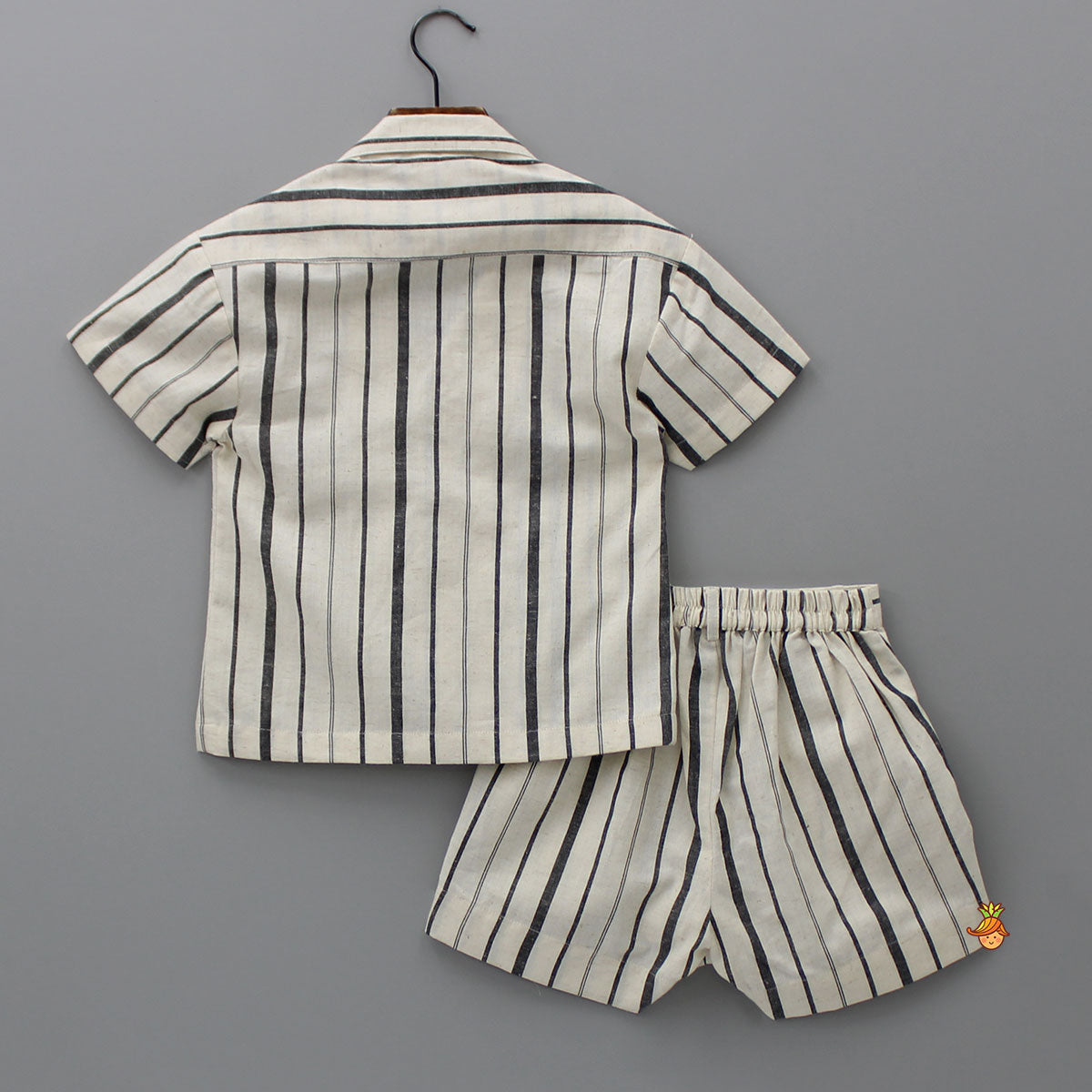 Pre Order: Black Stripe Printed Off White Shirt And Pockets Detail Shorts