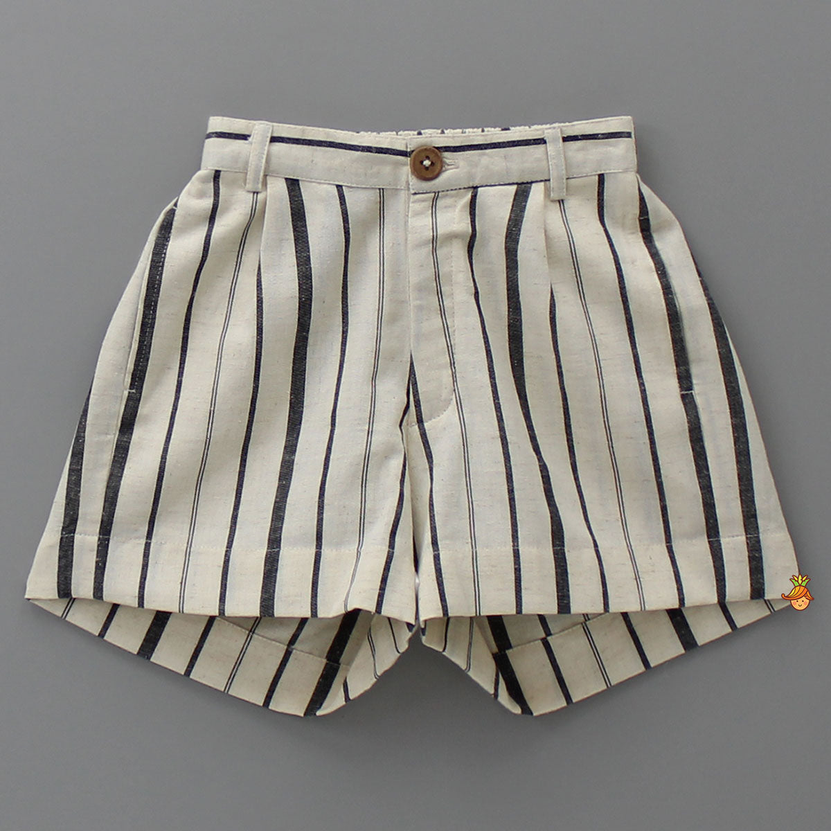 Pre Order: Black Stripe Printed Off White Shirt And Pockets Detail Shorts