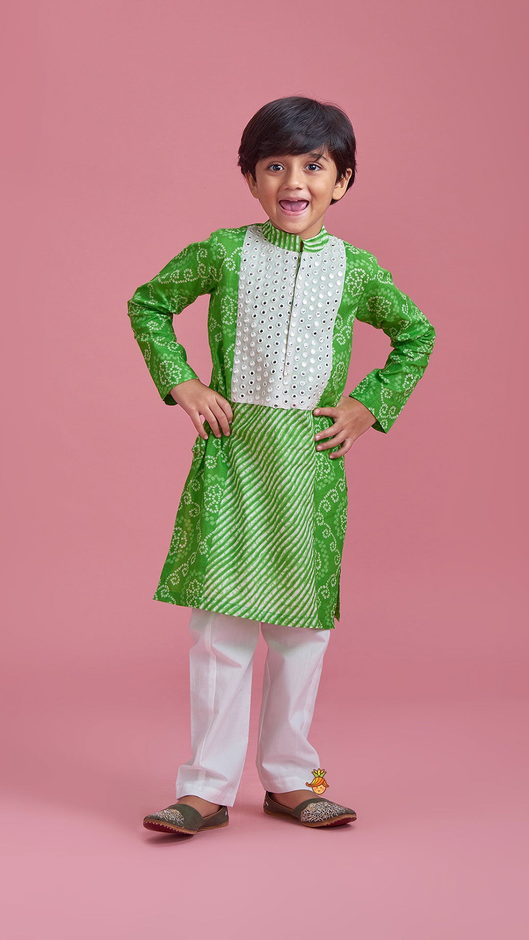 Pre Order: Faux Mirror And Bandhani Printed Kurta And Pyjama