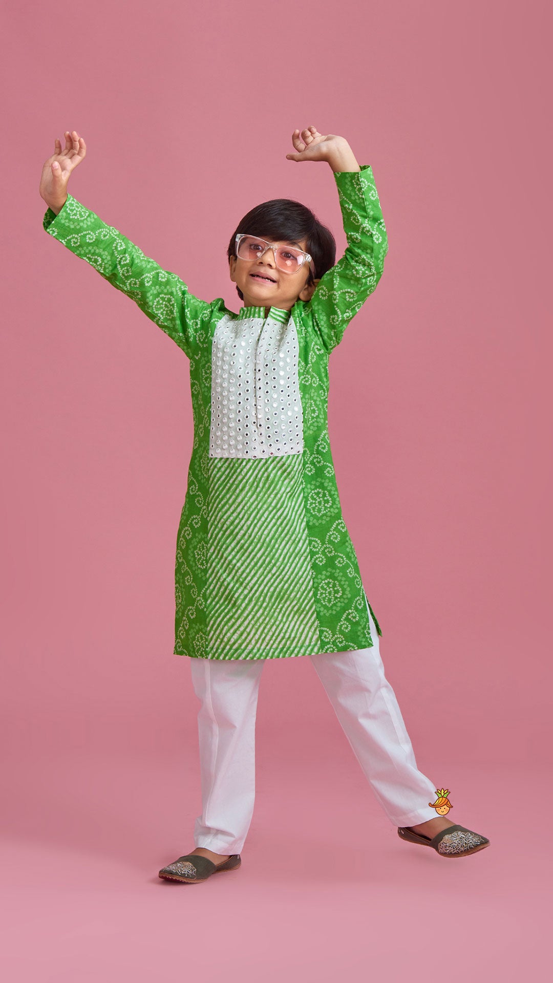 Pre Order: Faux Mirror And Bandhani Printed Kurta And Pyjama