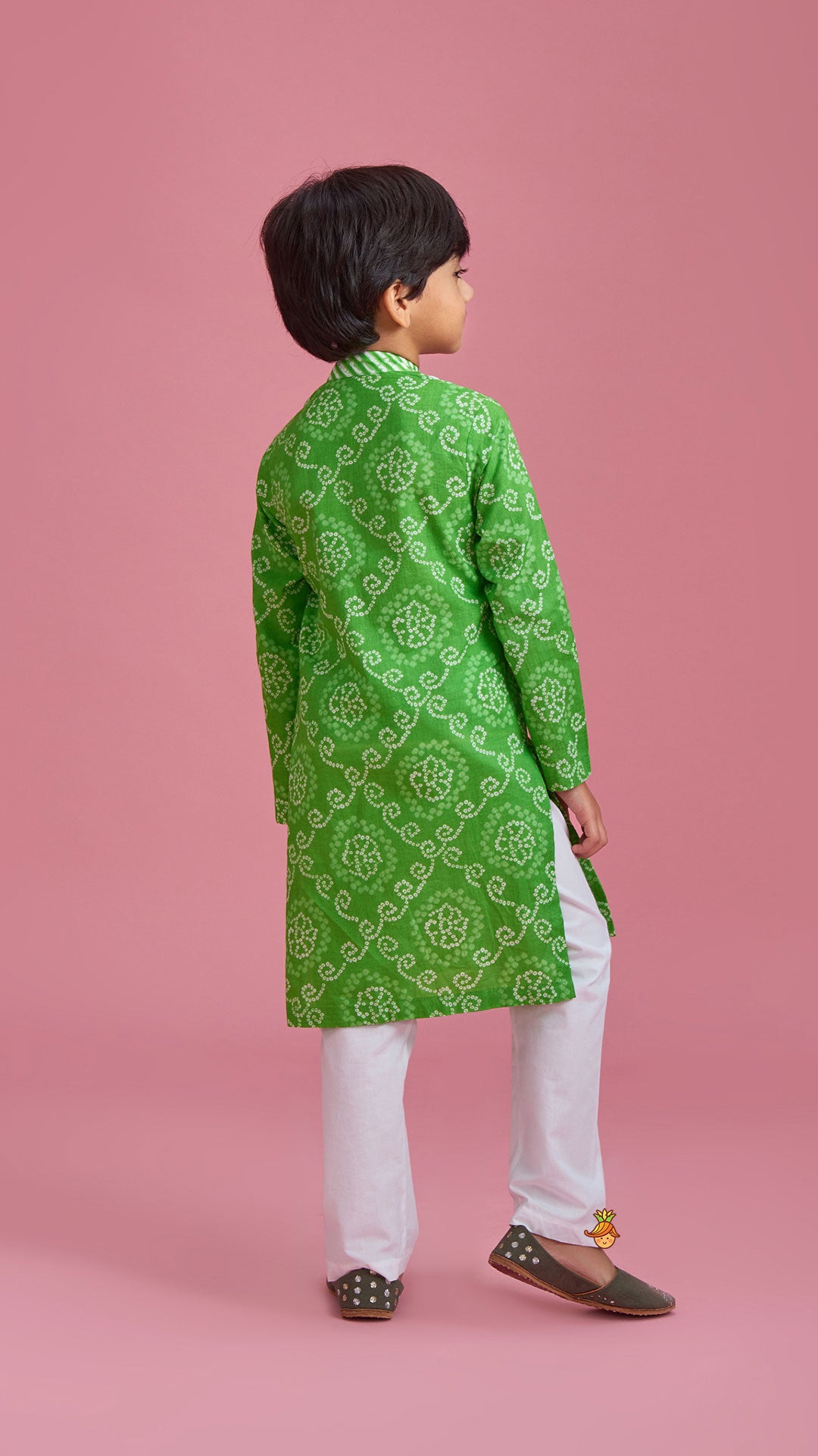 Pre Order: Faux Mirror And Bandhani Printed Kurta And Pyjama