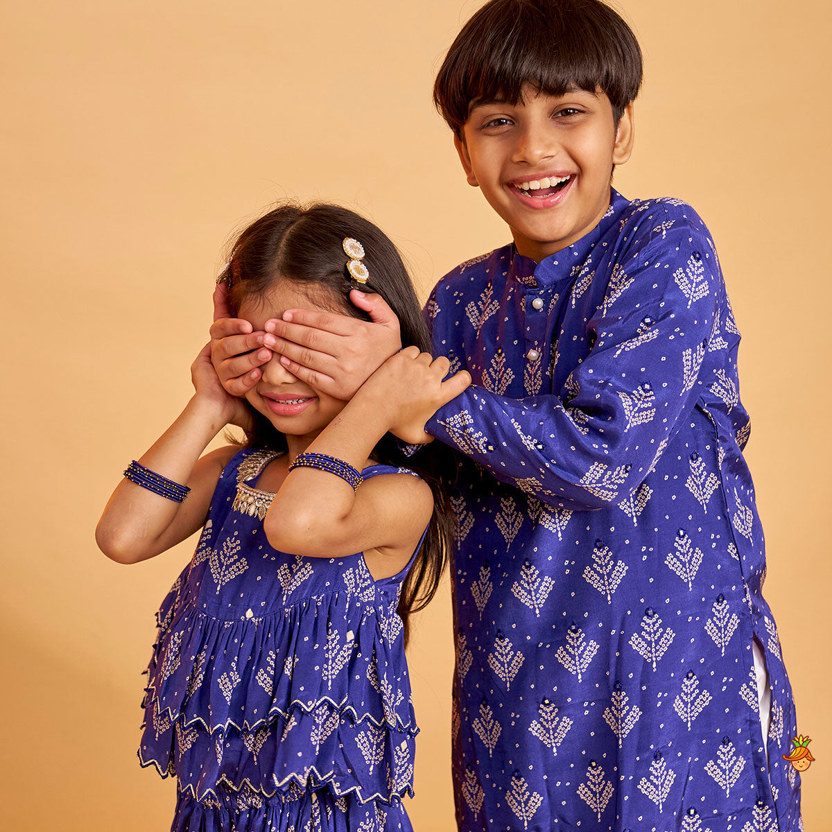 Printed Blue Kurta And Pyjama twinning model image 3