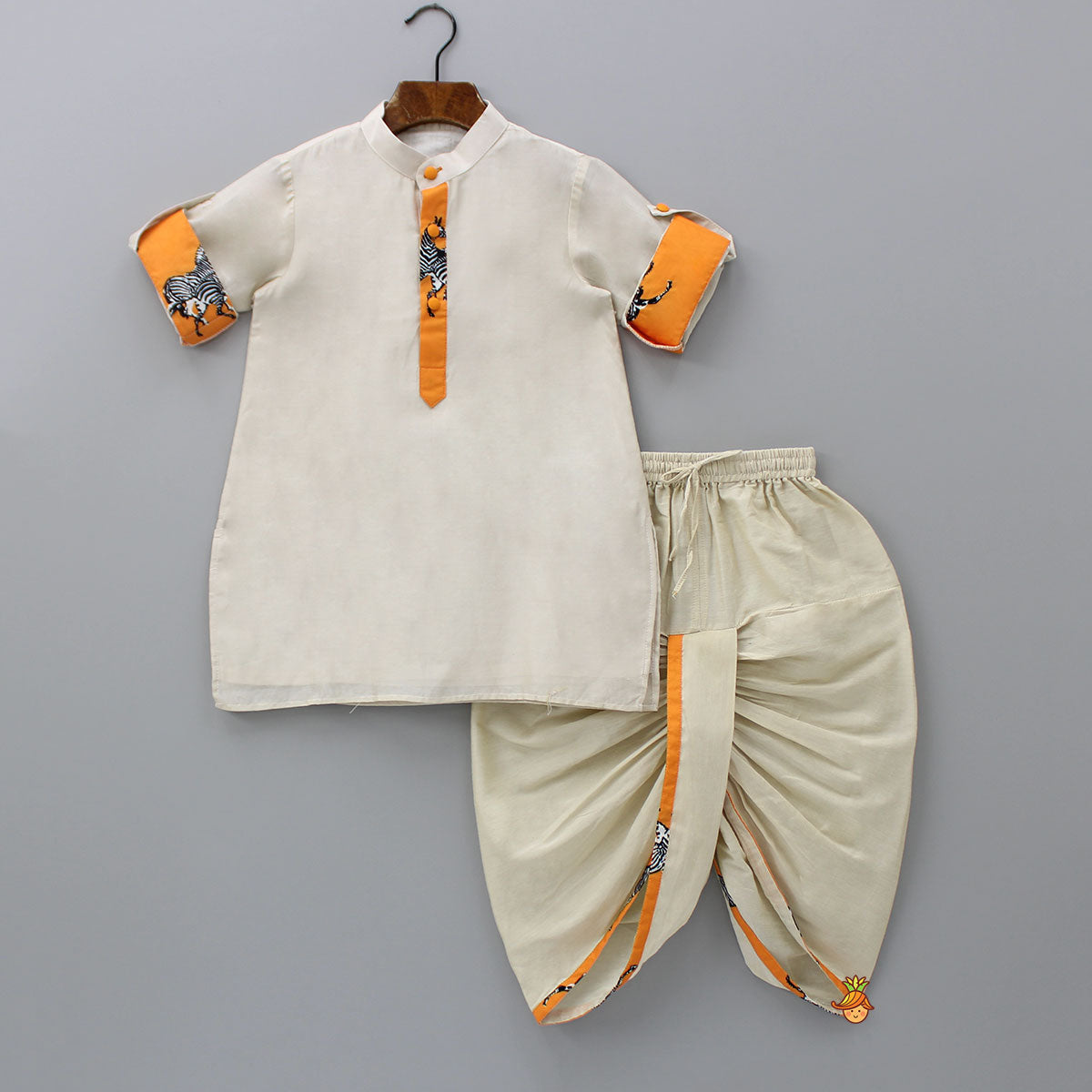 Pre Order: Plain Kurta And Animal Printed Jacket With Dhoti