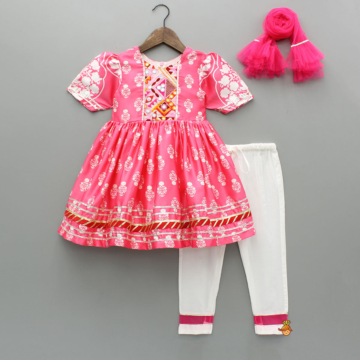Pre Order: Floral Printed Kurti And Pant With Net Dupatta