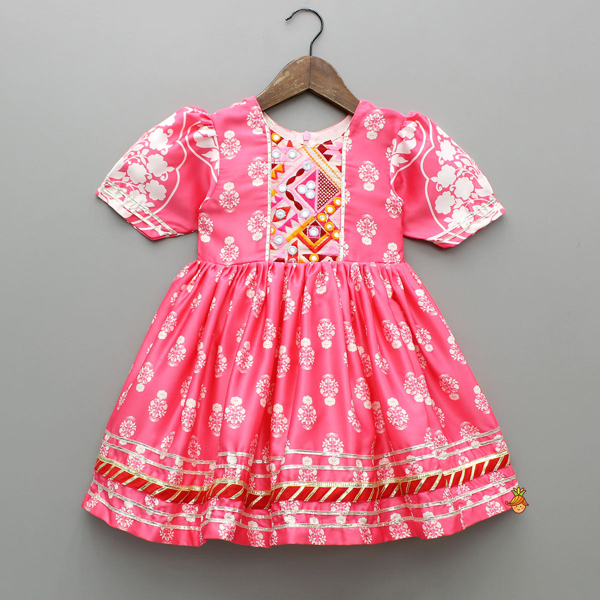 Pre Order: Floral Printed Kurti And Pant With Net Dupatta