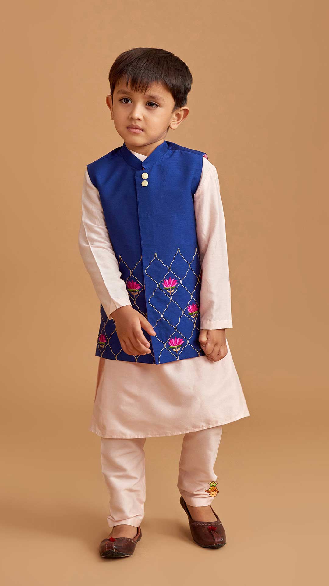 Pre Order: Kurta And Floral Thread Embroidered Jacket With Pyjama