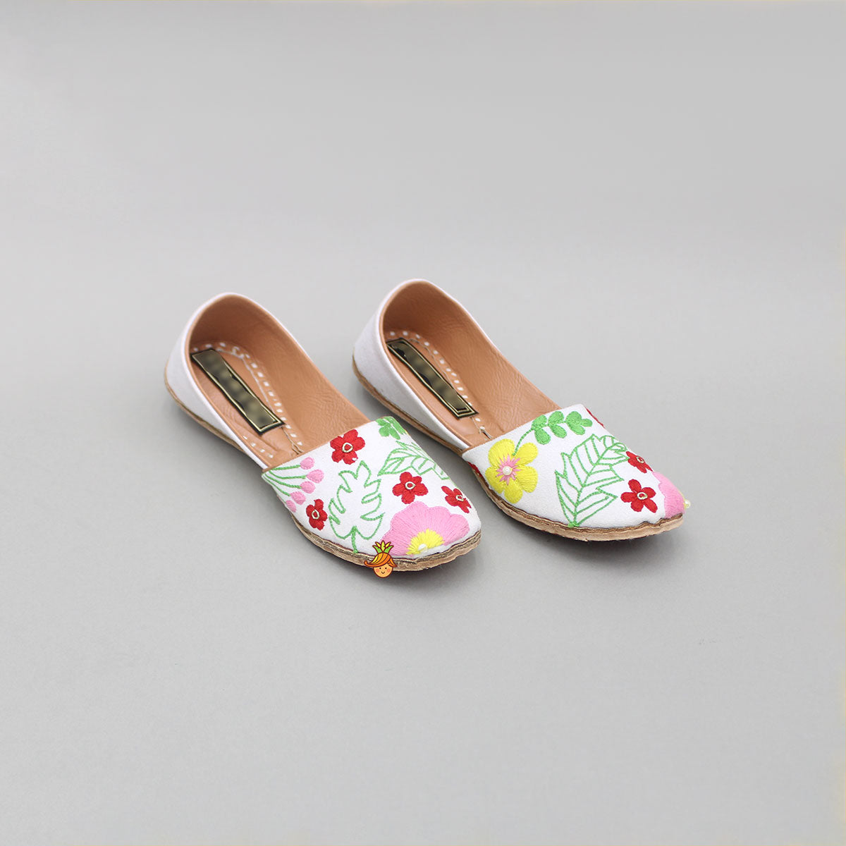 Floral Multicolour Embroidered Jutti