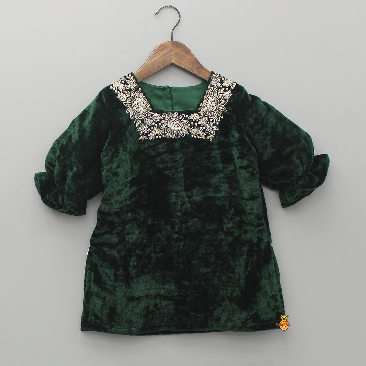 Pre Order: Green Velvet Zardozi Embroidered Kurti And Pant