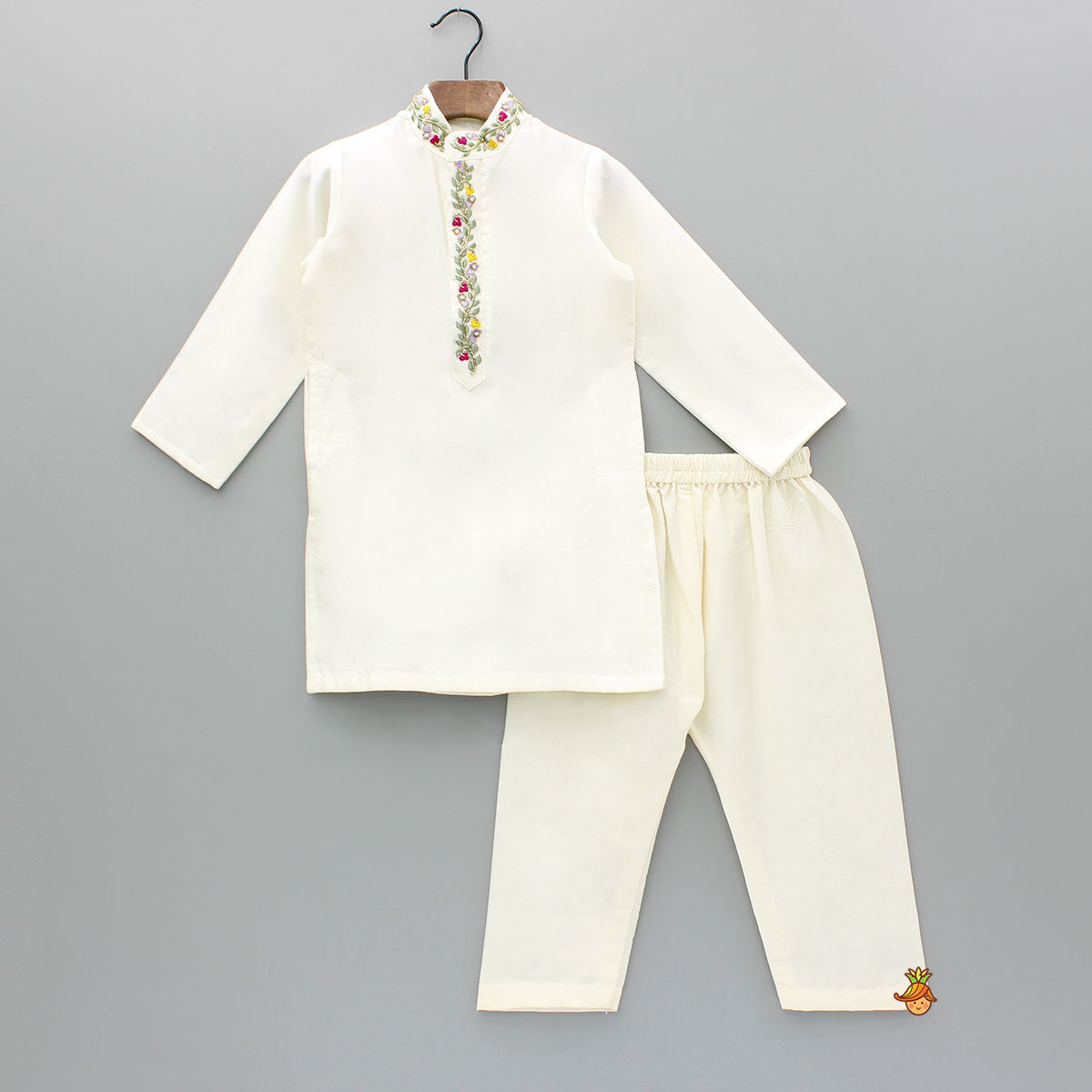 Pre Order: Off White Embroidered Kurta And Pyjama