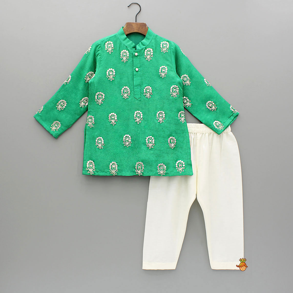 Pre Order: Green Embroidered Kurta And Pyjama