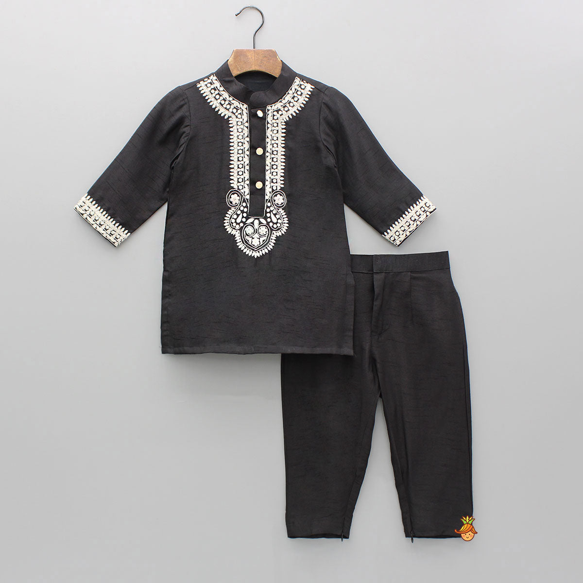 Pre Order: Black Embroidered Kurta And Pyjama