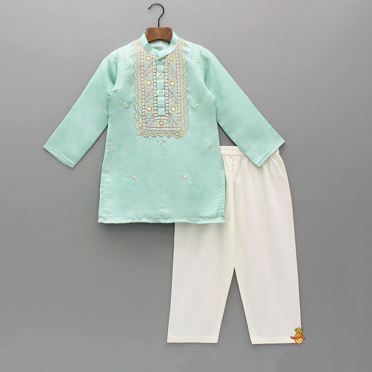 Pre Order: Green Embroidered Kurta And Pyjama