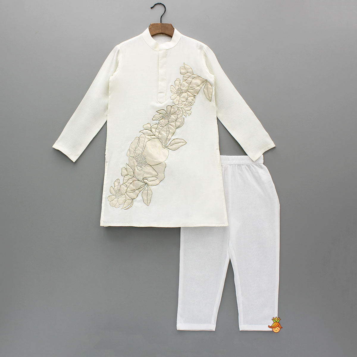 Pre Order: Chanderi Kurta With Applique Embroidery And Pyjama