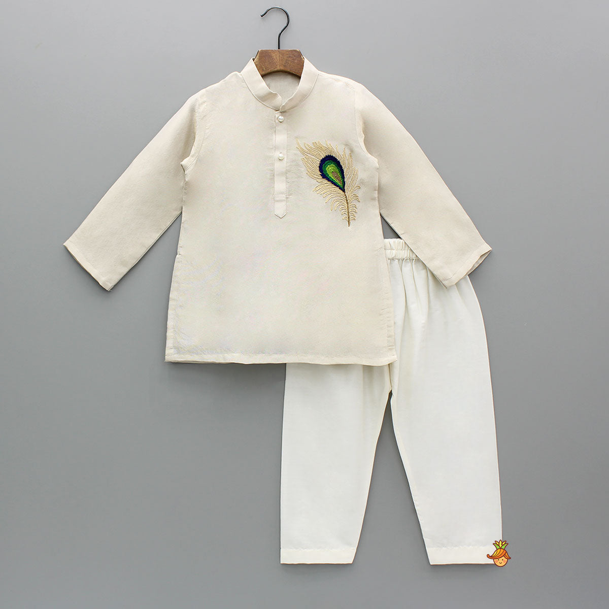 Pre Order: Mor Pankh Embroidered Shimmer Kurta And Pyjama