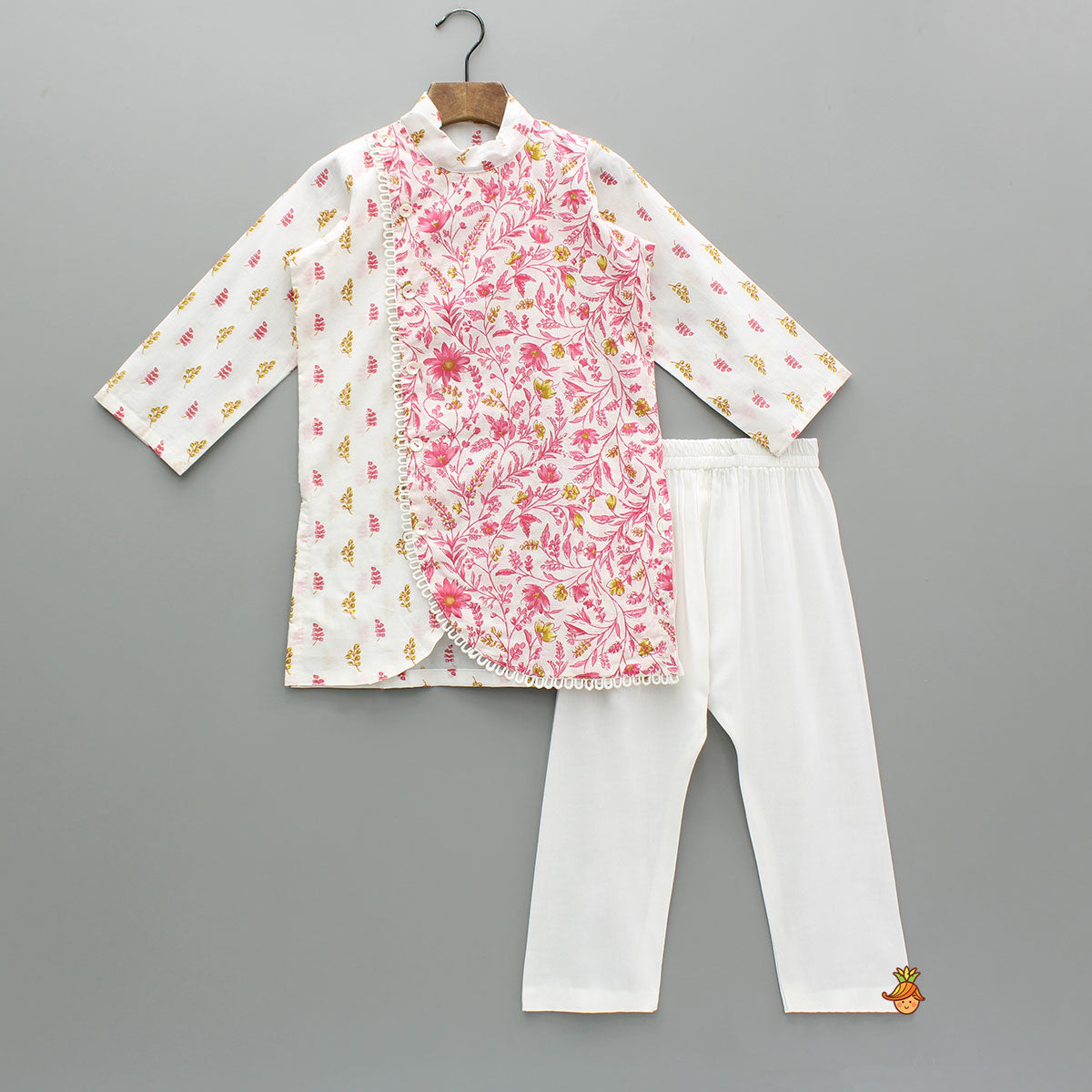 Pre Order: Side-Button Detailed Floral Printed Kurta And Pyjama