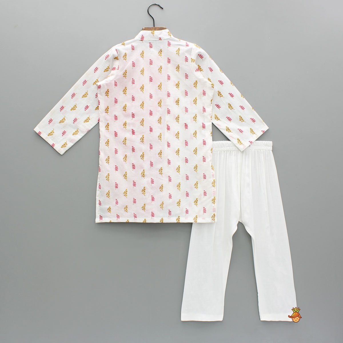 Pre Order: Side-Button Detailed Floral Printed Kurta And Pyjama