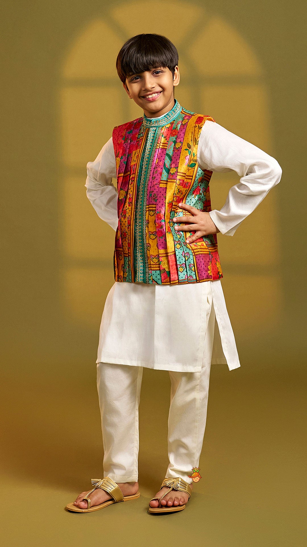 Pre Order: Off White Kurta With Printed Pleated Jacket And Pyjama