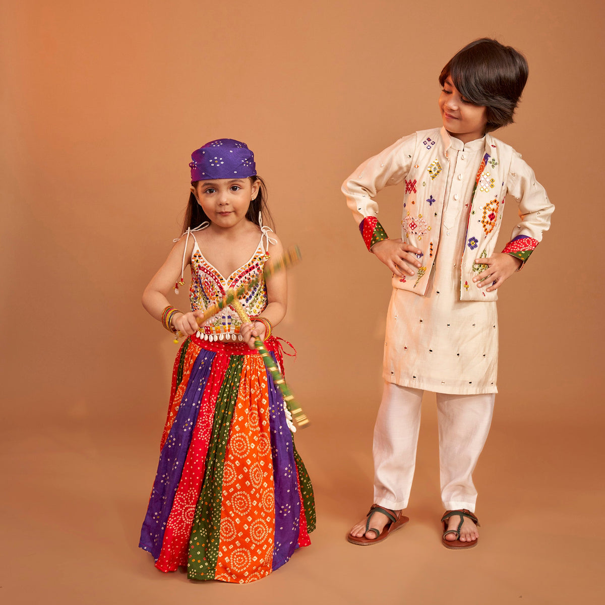 Mirror Embroidered Bandhej Detailed Kurta With Front Open Mirror Work Jacket And Pyjama twinning model image 4
