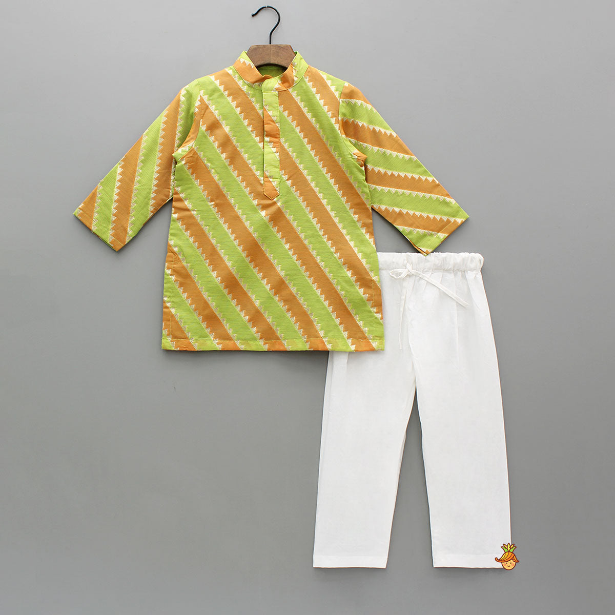 Pre Order: Ethnic Dual Coloured Diagonal Zig Zag Detailed Kurta With Pyjama