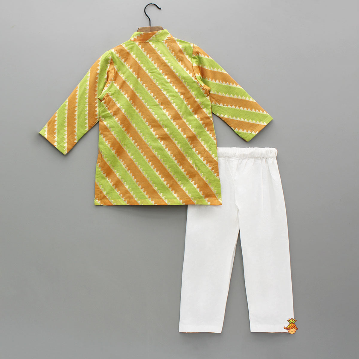 Pre Order: Ethnic Dual Coloured Diagonal Zig Zag Detailed Kurta With Pyjama