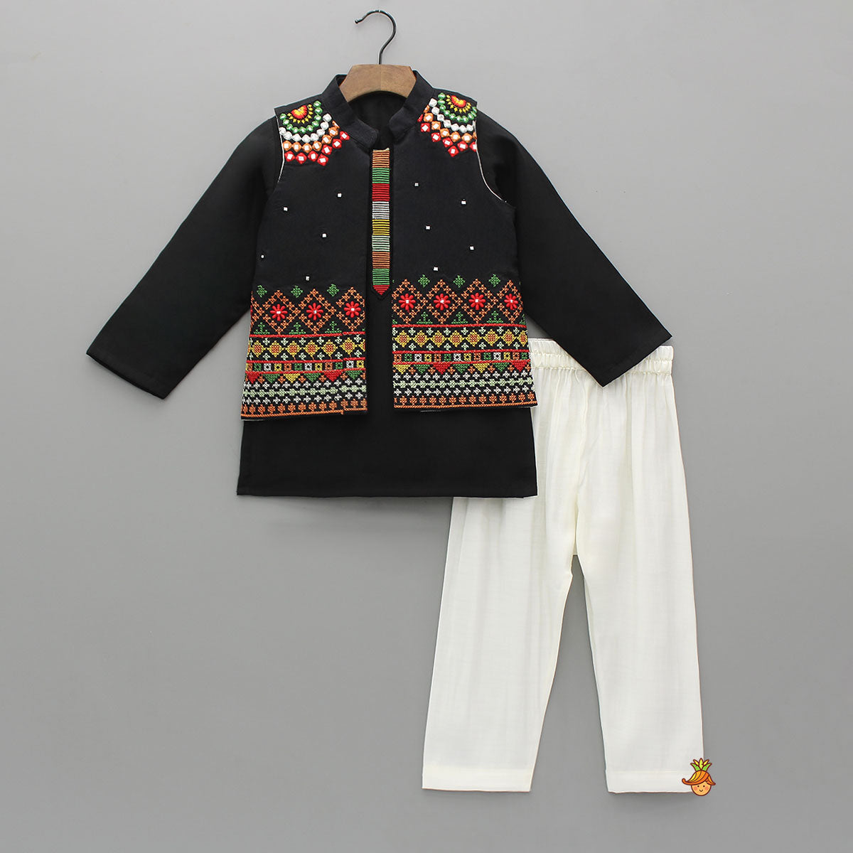 Pre Order: Thread-Detail Kurta With Front-Open Jacket And Pyjama