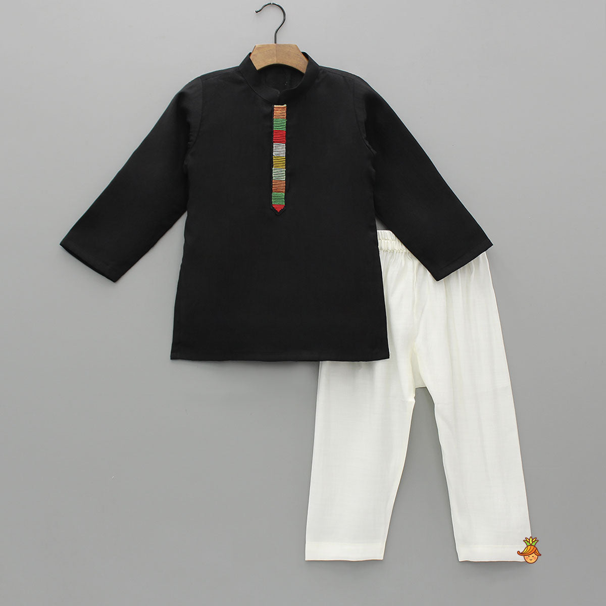Pre Order: Thread-Detail Kurta With Front-Open Jacket And Pyjama