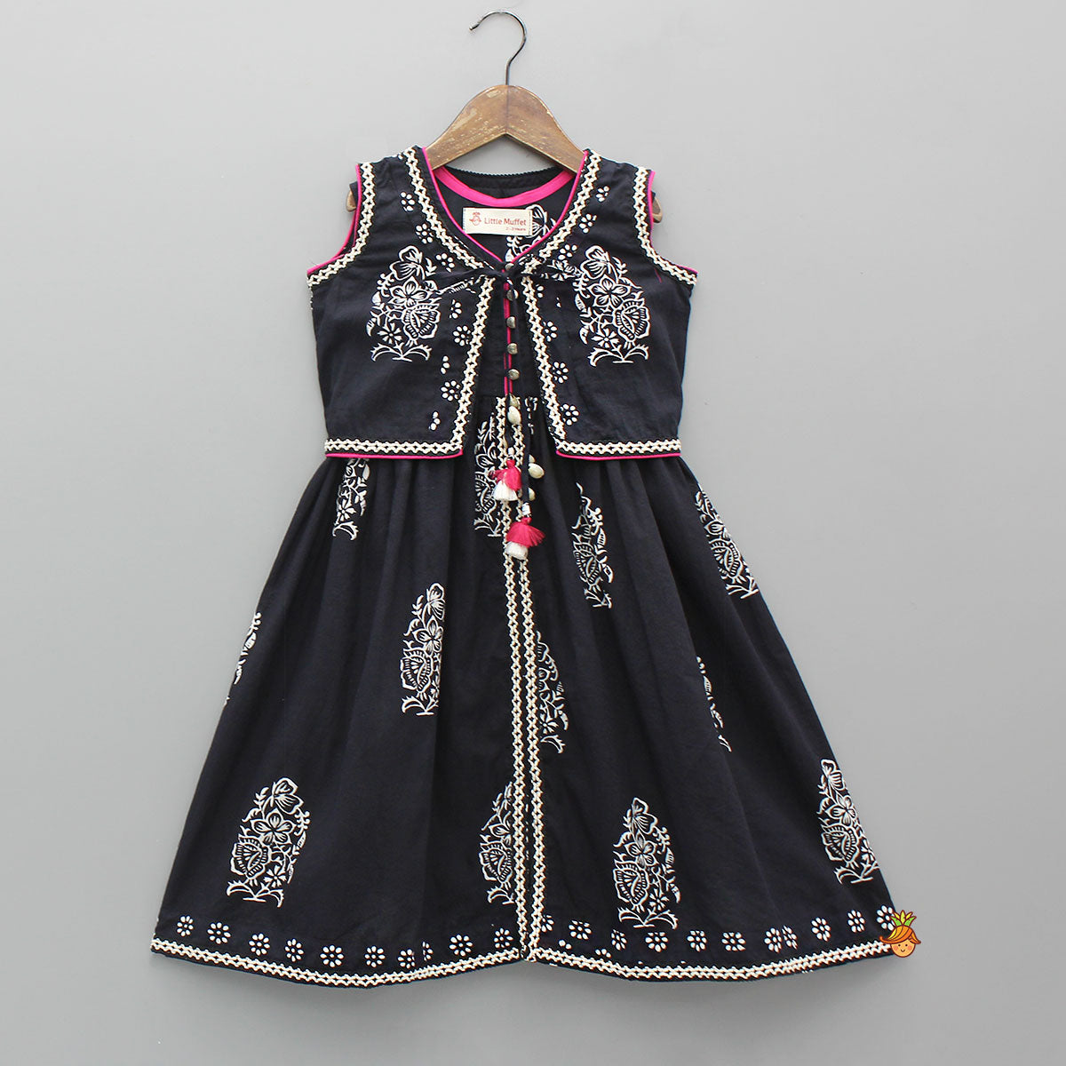 Printed Graceful Kurti With Front Slit And Open Jacket
