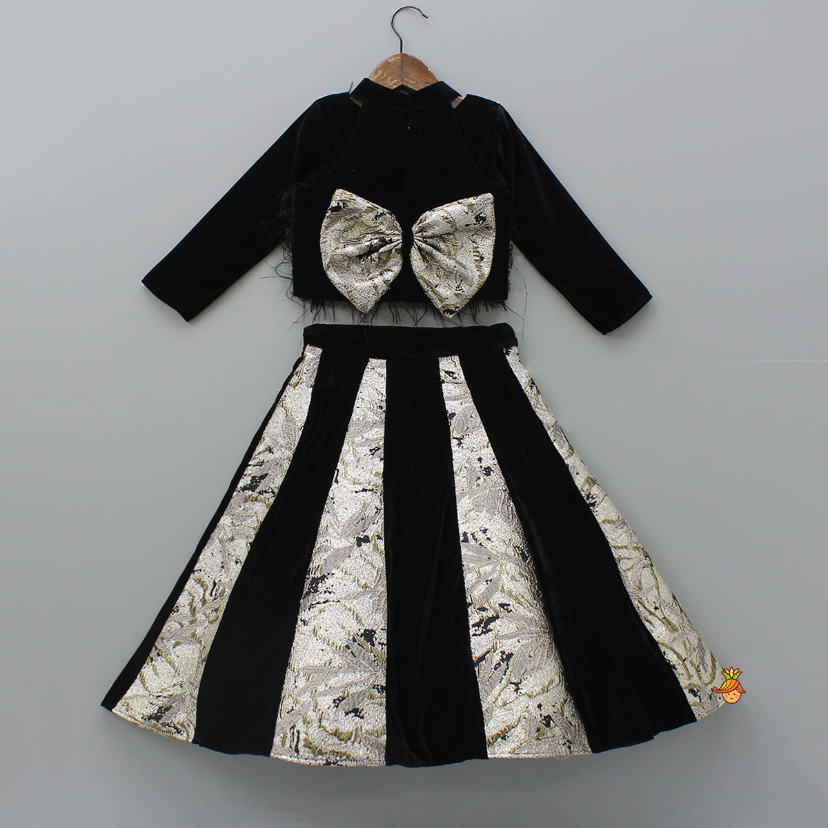 Pre Order: Elegant Velvet Inner Top With Halter Neck Fur Top And Gorgeous Dual-Tone Panelled Lehenga