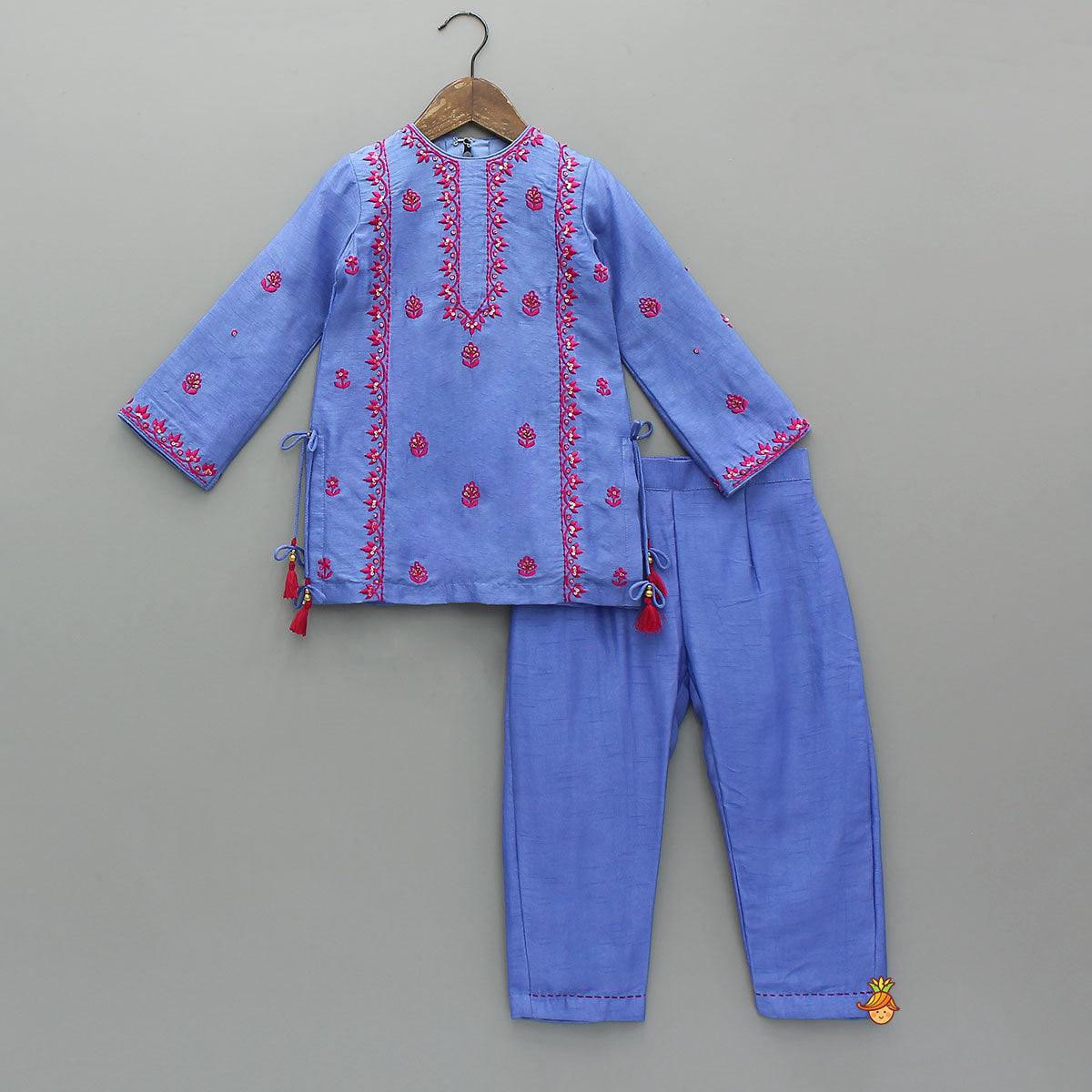 Pre Order: Contrasting Thread-Embroidered Kurti And Pant