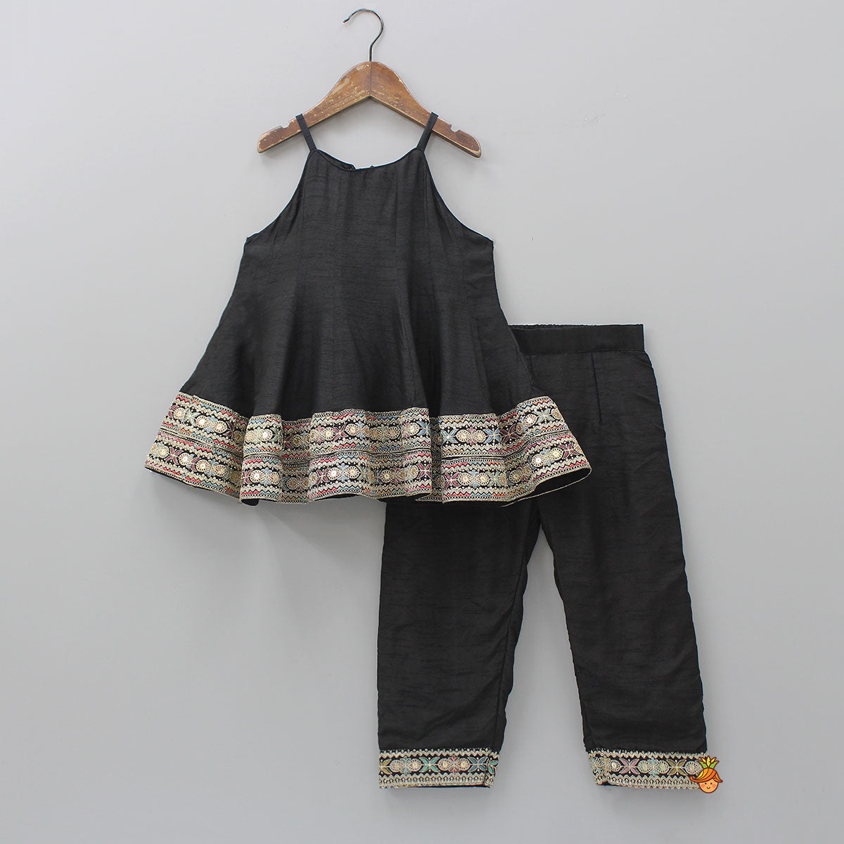 Contrasting Tassel-Enhanced Kurti With Velvet Jacket And Pant