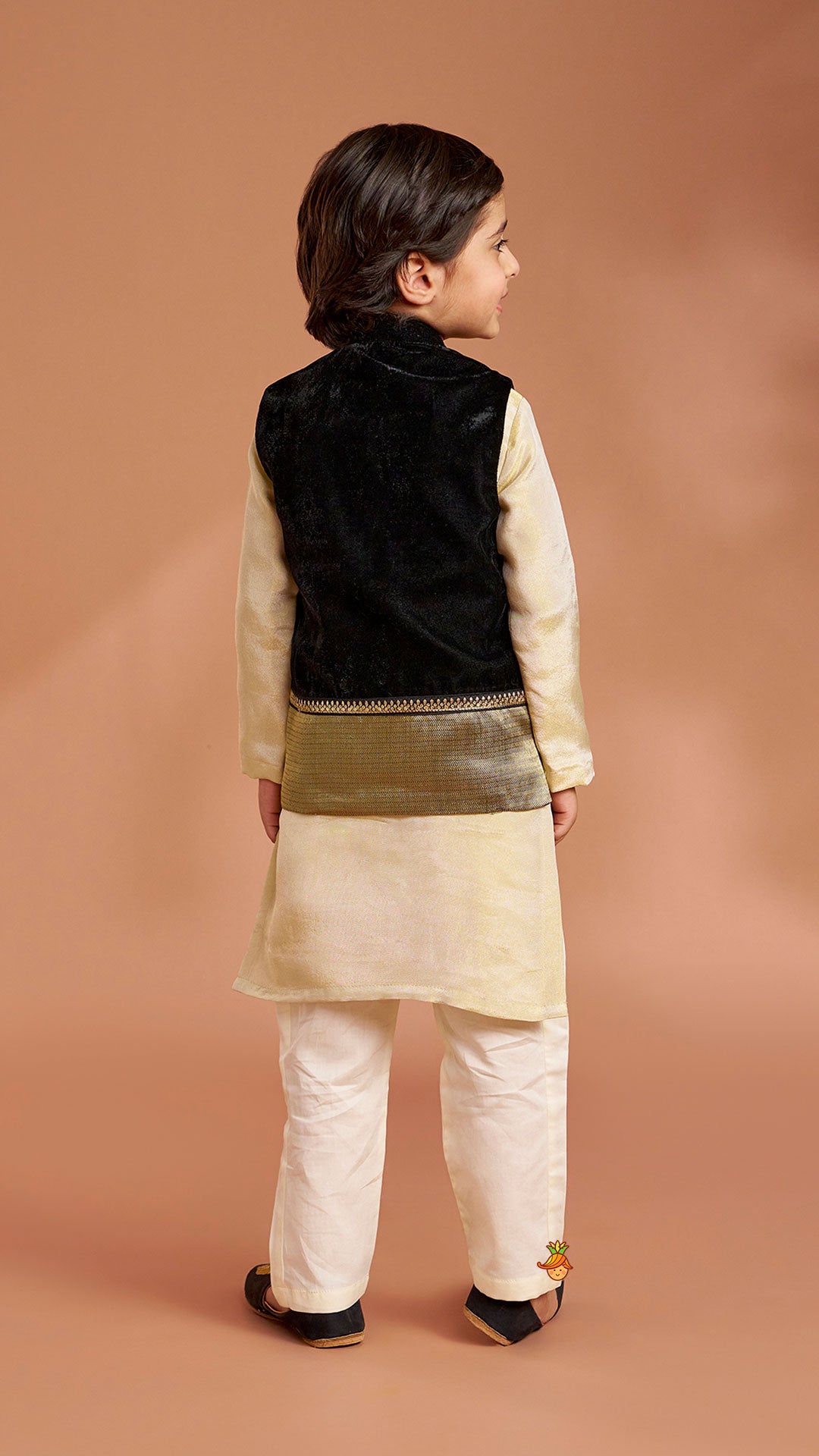 Pre Order: Shimmery Stylish Cut Hem Kurta With Velvet Jacket And Pyjama