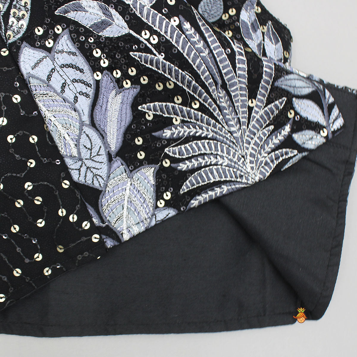 Pre Order: Elegant Kurta And Floral Embroidered Jacket With Pyjama