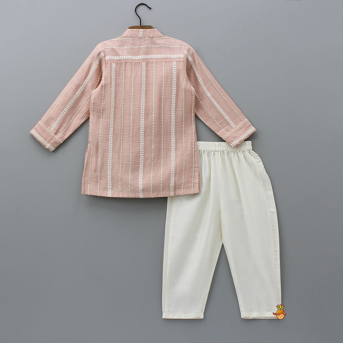 Pre Order: Thread-Embroidered Kurta With Pyjama