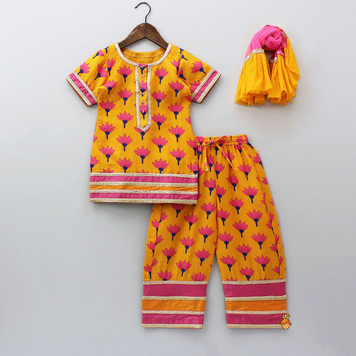 Pre Order: Elegant Floral Printed Kurti And Pant With Ruffle Dual-Tone Dupatta