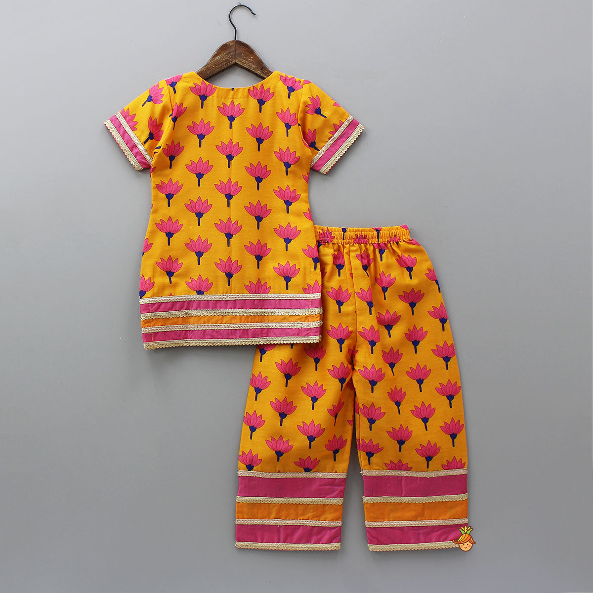 Pre Order: Elegant Floral Printed Kurti And Pant With Ruffle Dual-Tone Dupatta