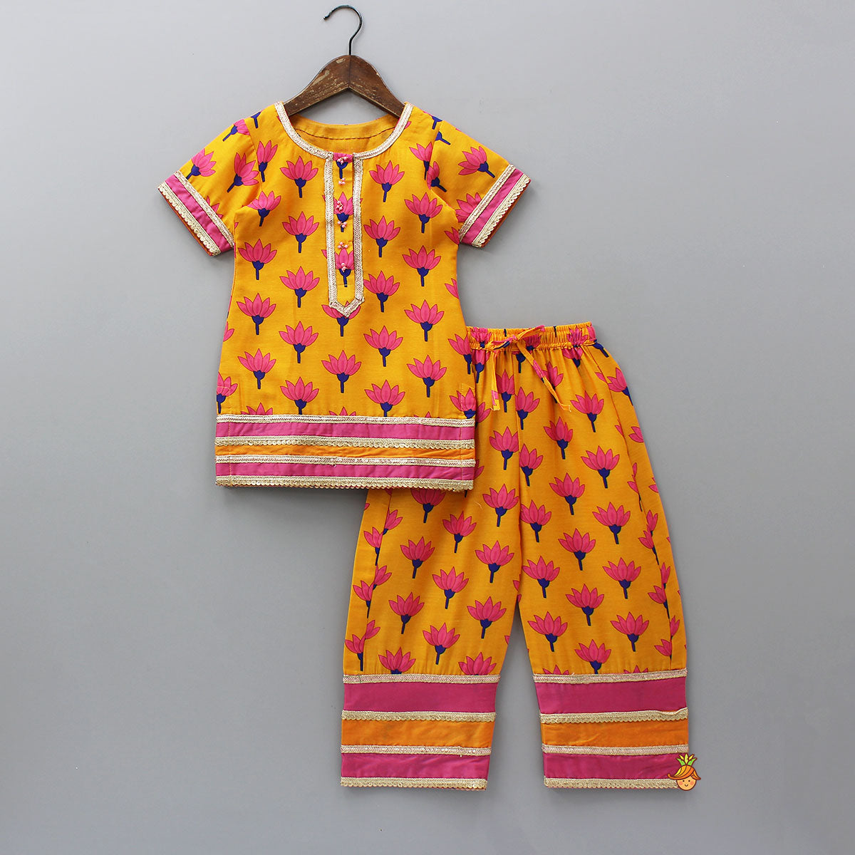 Pre Order: Elegant Floral Printed Kurti And Pant With Ruffle Dual-Tone Dupatta