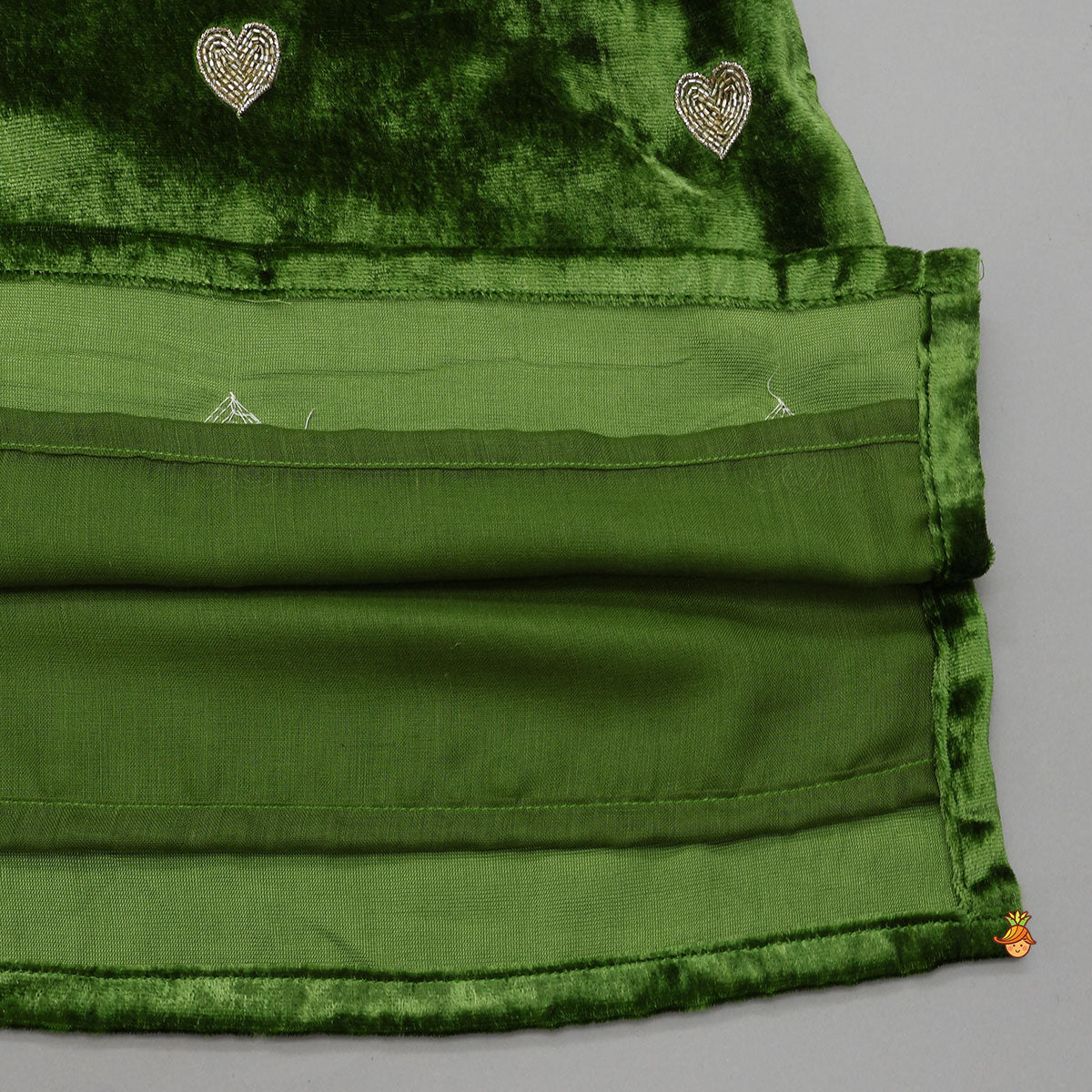 Pre Order: Cut-Dana Embroidered Velvet Kurti And Pant With Dupatta