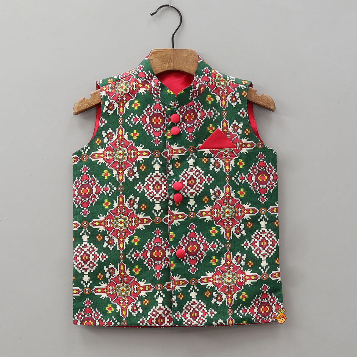 Elegant Kurta With Pocket-Detail Printed Jacket And Pyjama